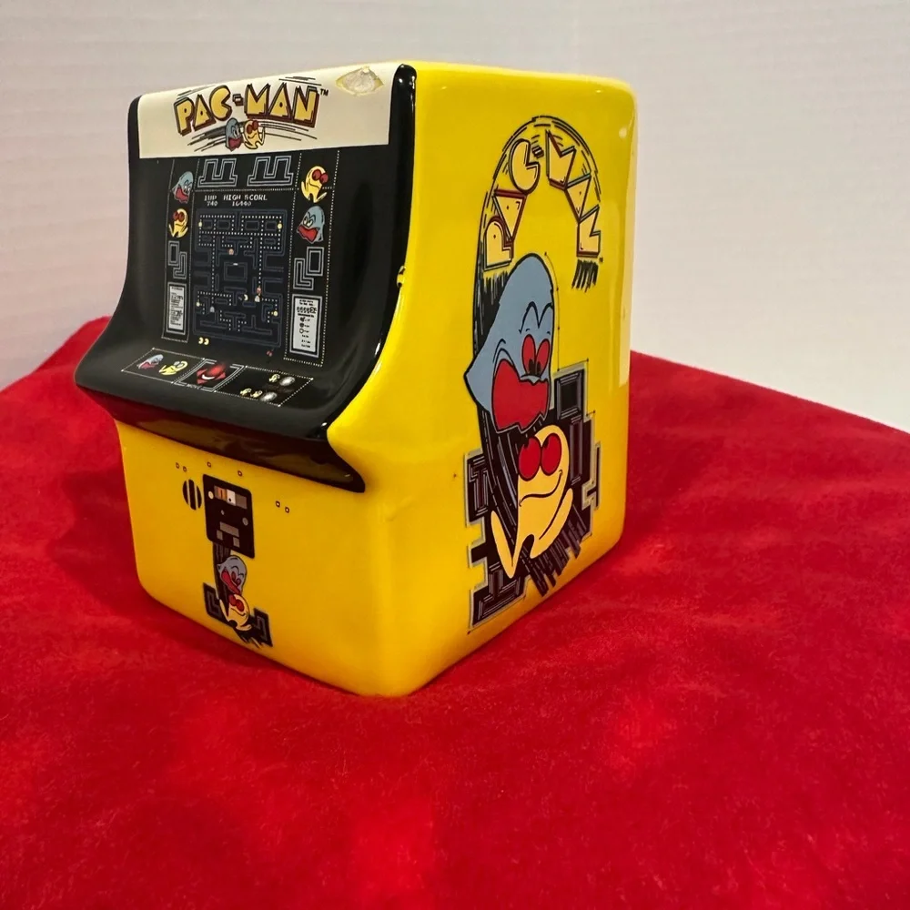 PAC MAN Vintage Video Arcade Game Shaped Ceramic Coffee Mug chipped as shown